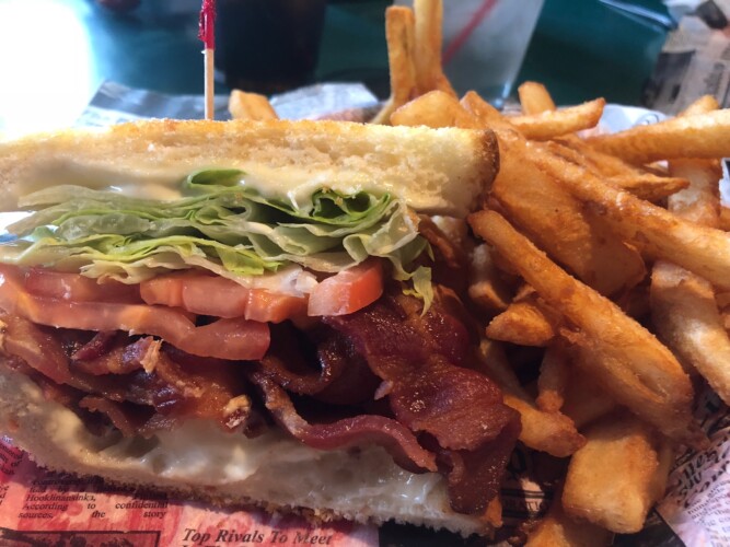 Sporty's Wing Shack BLT